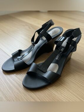 Kenneth Cole Reactions, Wedge, Size 8 and half